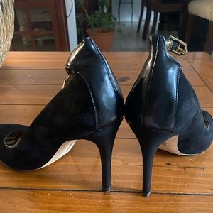 Classic, pointed-toe Sam Edelman pumps